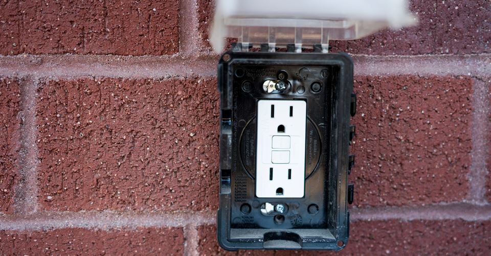 Nauwgezet gevolg Lang Installing Outdoor Electrical Outlets – AirNow Home